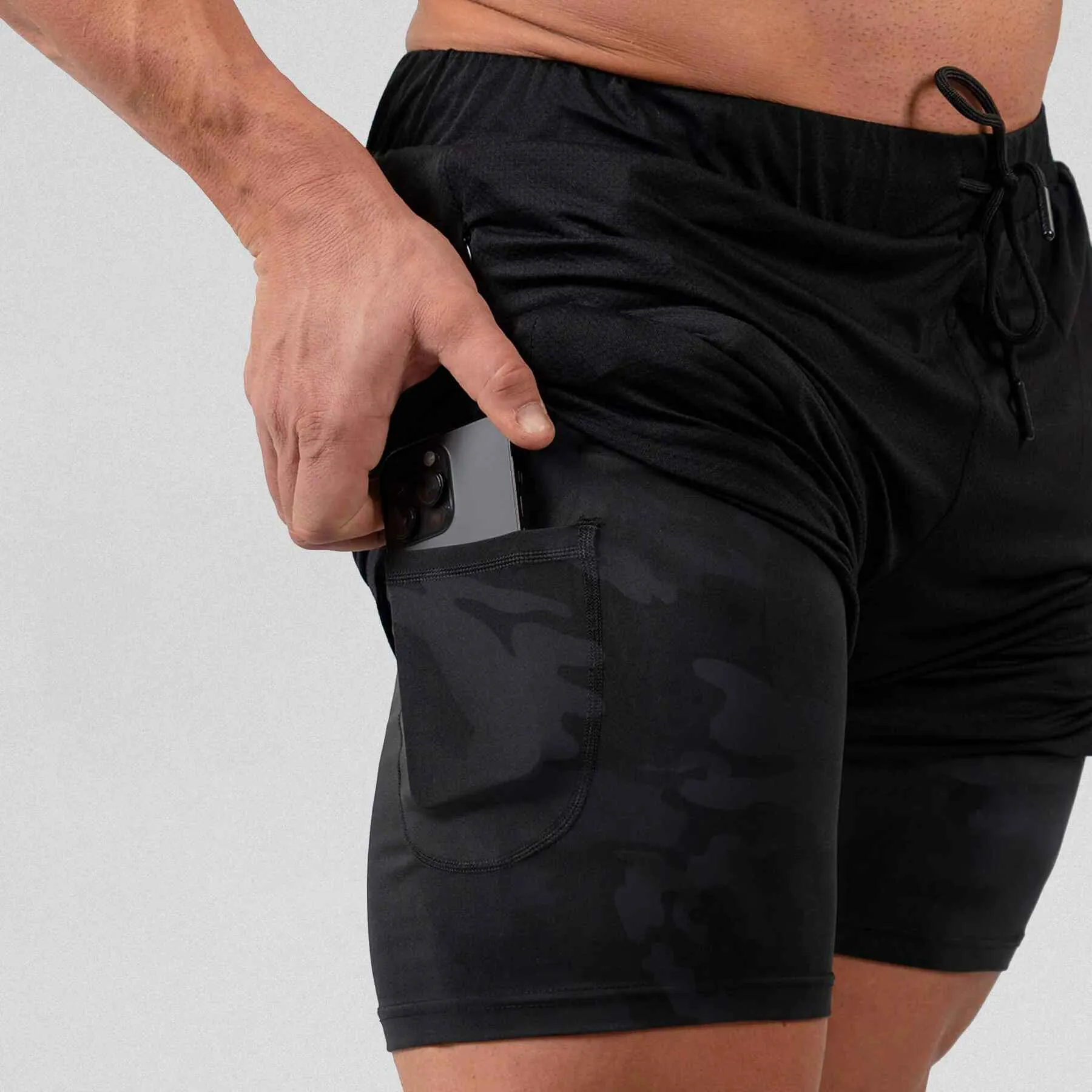 React Training Shorts - Black Camo